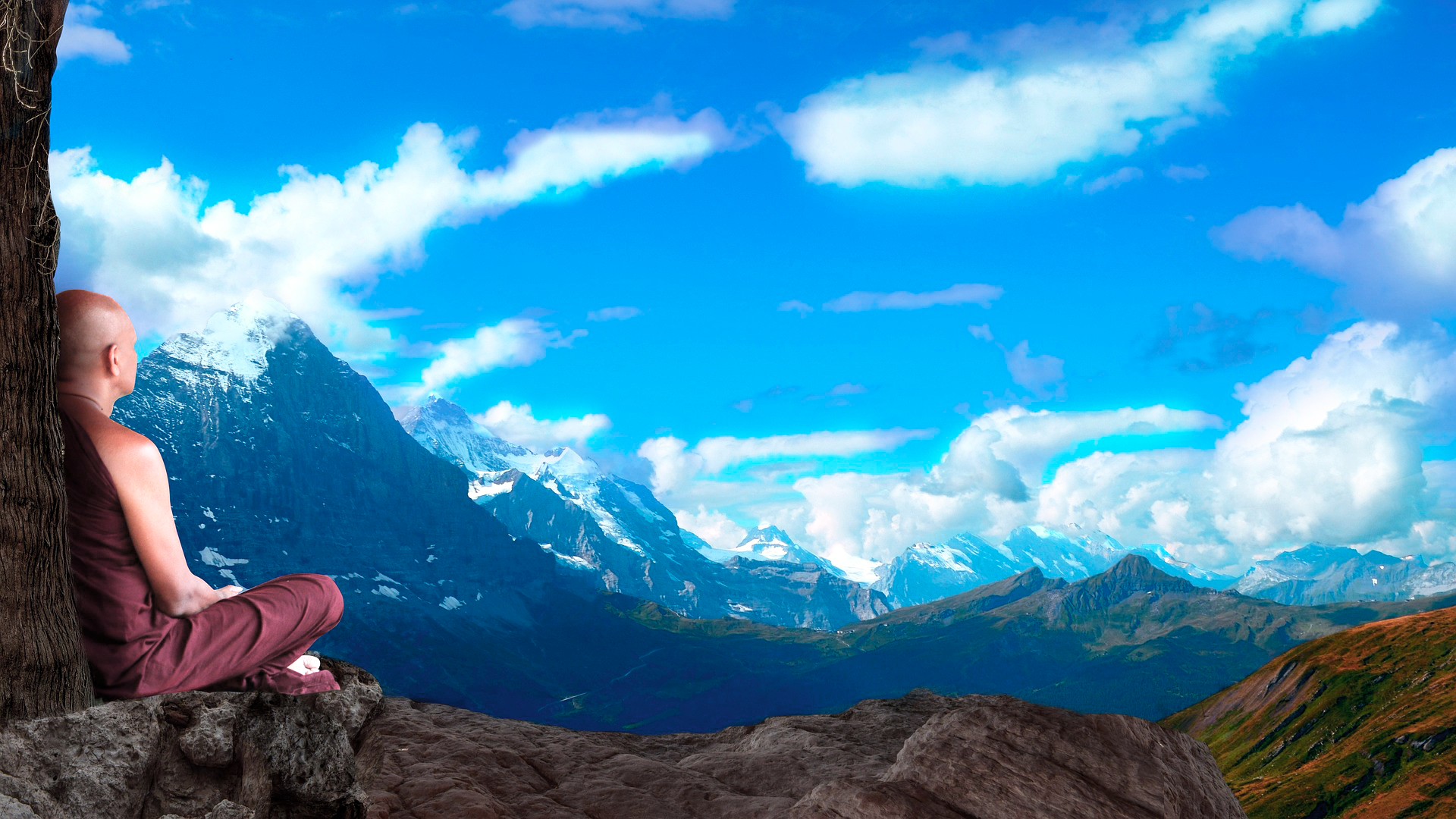 Mönch blickt in die weite Berglandschaft - Titelbild des Online-Kurs "Atem und Bewusstsein" mit Sibylle Moana bei Gaia Spirit